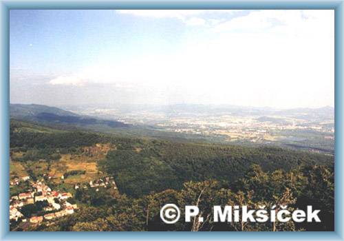 Pohled z Bou���ku na Mikulov a Teplice