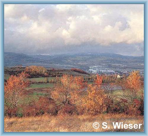 Pohled na Kru�n� hory s m�stem Ostrov