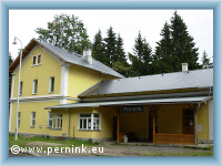 Viadukt u Perninku v pozad� s Ple�ivcem