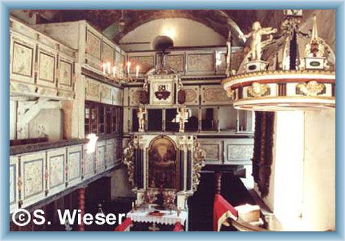 Interi�r luter�nsk�ho kostela v Podhrad�