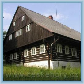 Roubenka nad n�m�st�m