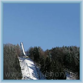 Ly�a�sk� are�l V Popelk�ch