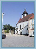 Kostel na n�m�st� v Nov�m M�st�
