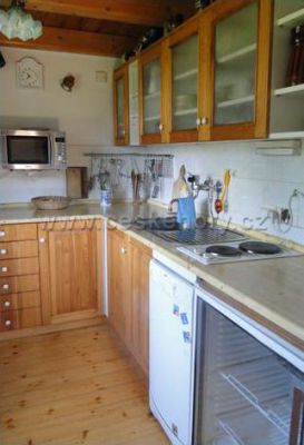 Rekreační objekt - chata v zahradě s bazénem