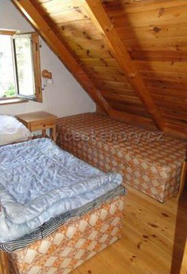 Rekreační objekt - chata v zahradě s bazénem