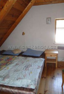 Rekreační objekt - chata v zahradě s bazénem