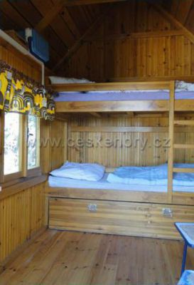 Rekreační objekt - chata v zahradě s bazénem