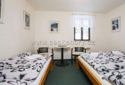 Chata Pod lipami a apartmány Helas