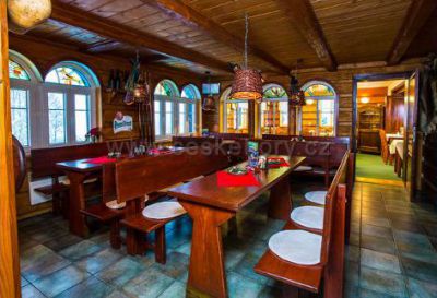 Chata Pod lipami a apartmány Helas