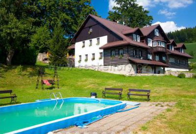 Chata Pod lipami a apartmány Helas