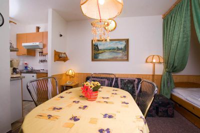 Chata Pod lipami a apartmány Helas