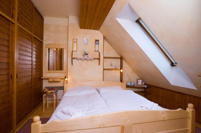 Chata Pod lipami a apartmány Helas