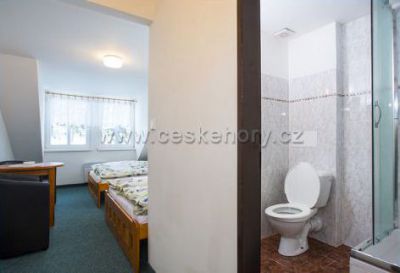 Chata Pod lipami a apartmány Helas