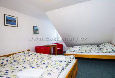 Chata Pod lipami a apartmány Helas