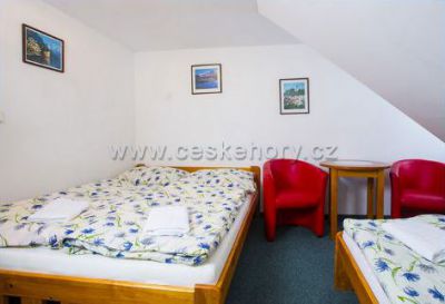 Chata Pod lipami a apartmány Helas