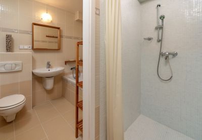 Apartmán - samostatný sprchový kout