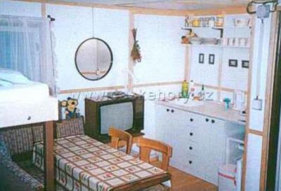 Chatky u hotelu Visalaje