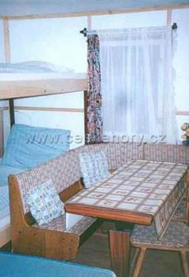 Chatky u hotelu Visalaje