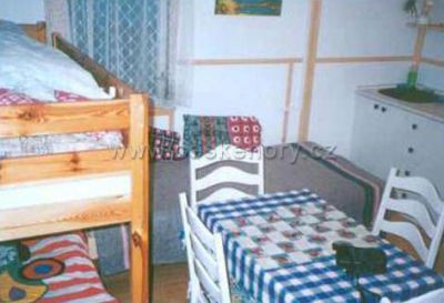 Chatky u hotelu Visalaje