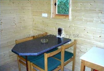 Chaty u rybníka Brodský