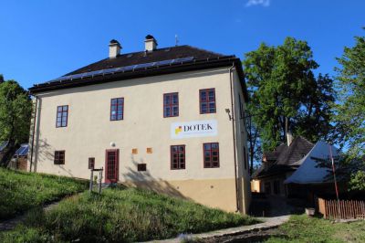 DOTEK Dům obnovy tradic, ekologie a kultury