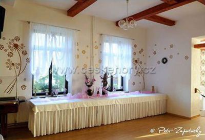 Hotel a Restaurace JEF a Krčma u Rytíře