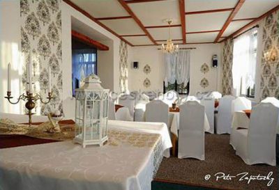 Hotel a Restaurace JEF a Krčma u Rytíře