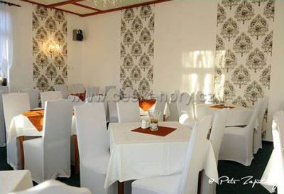 Hotel a Restaurace JEF a Krčma u Rytíře