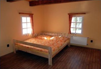 Roubená chalupa U lípy s bazénem a WiFi