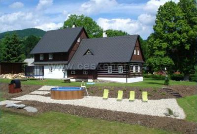 Roubená chalupa U lípy s bazénem a WiFi