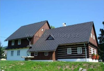 Roubená chalupa U lípy s bazénem a WiFi