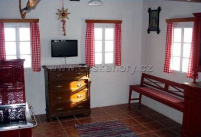 Roubená chalupa U lípy s bazénem a WiFi