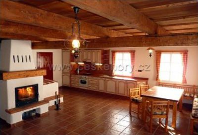 Roubená chalupa U lípy s bazénem a WiFi