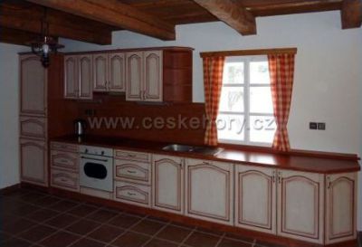 Roubená chalupa U lípy s bazénem a WiFi