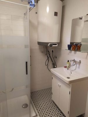 Hájenka u lanovky na Komáří Vížku