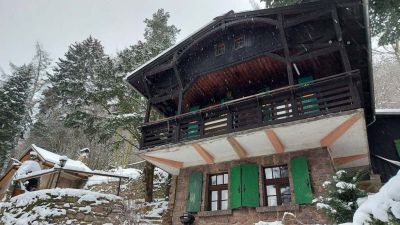 Hájenka u lanovky na Komáří Vížku