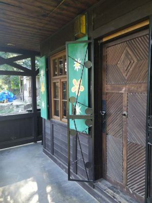 Hájenka u lanovky na Komáří Vížku