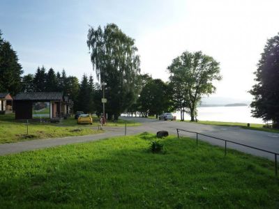 Retro chaty u pláže Lipna