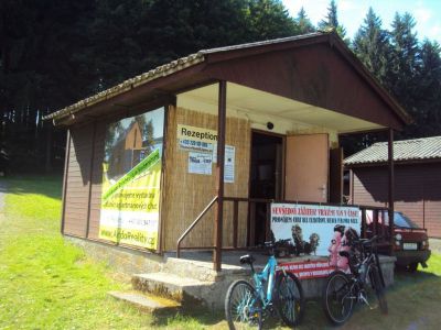 Retro chaty u pláže Lipna