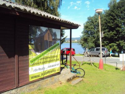 Retro chaty u pláže Lipna