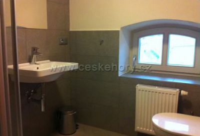 Cyklopenzion & vinný sklep LISOVNA