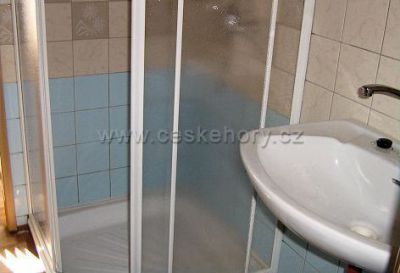 Bílý Potok pod Smrkem 264 a chata čp.1002