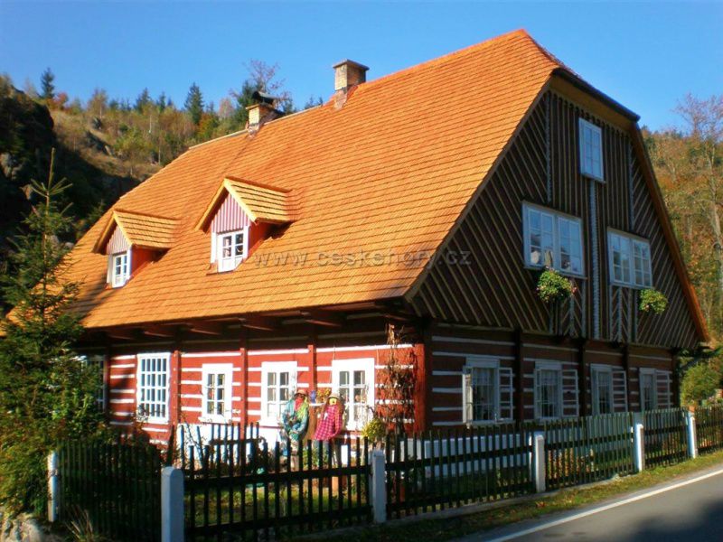 Mlýn u skály,pohádkový bývalý vodní mlýn - památka