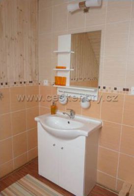 Roubenka Stříbrnice s bazénem