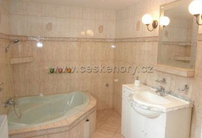 Rekreační chalupa se zahradou a hřištěm Lobendava