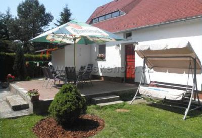 Rekreační chalupa se zahradou a hřištěm Lobendava