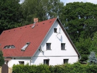 Rekreační chalupa se zahradou a hřištěm Lobendava