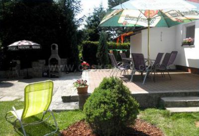 Rekreační chalupa se zahradou a hřištěm Lobendava