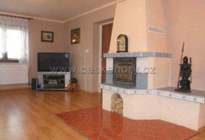 Rekreační chalupa se zahradou a hřištěm Lobendava