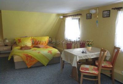 Rekreační chalupa se zahradou a hřištěm Lobendava